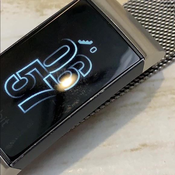 Fitbit Charge 3 - all original + bonus bands - Picture 5 of 5